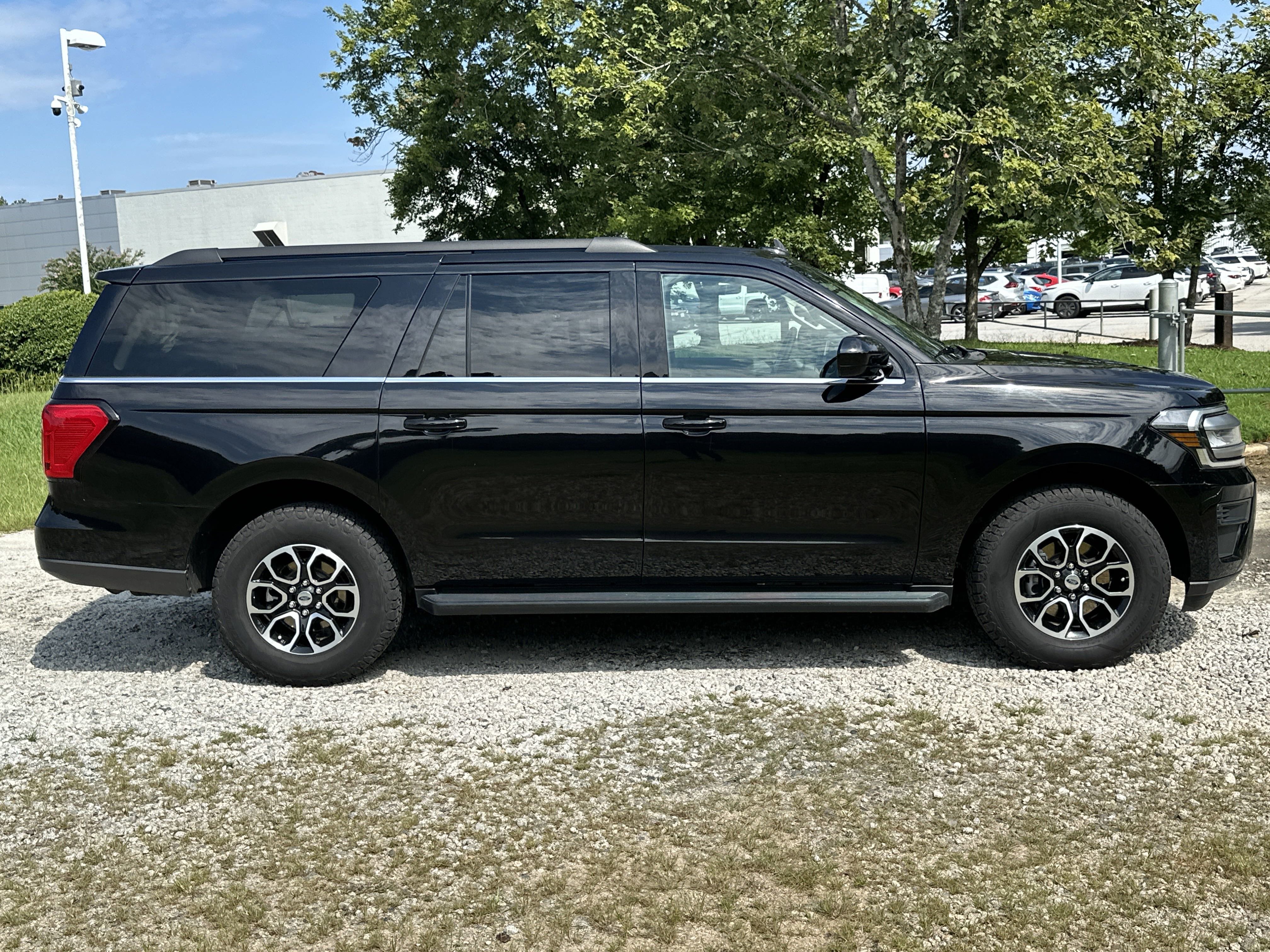 Used 2024 Ford Expedition Max XLT image 4
