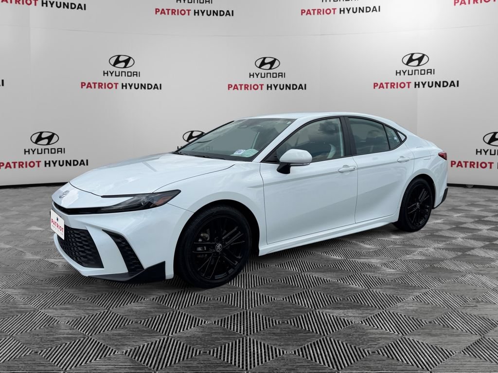 Used 2025 Toyota Camry SE FWD image 7