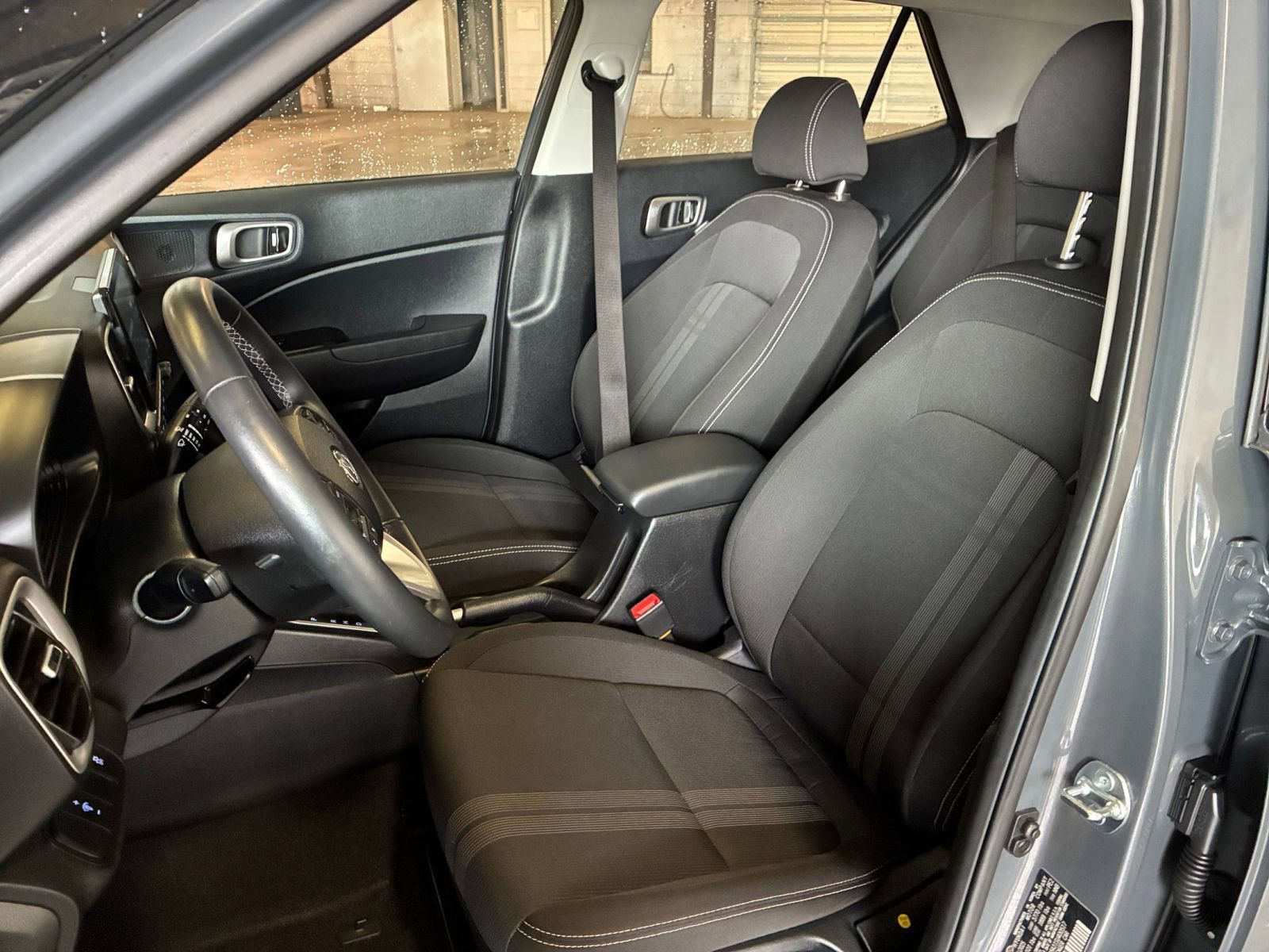 Used 2025 Hyundai Venue SEL image 37