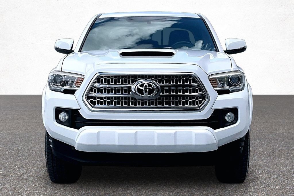 Certified 2017 Toyota Tacoma TRD Sport AWD/4WD image 4