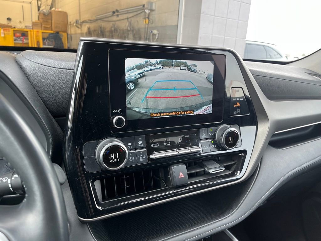 Used 2024 Toyota Highlander LE image 23
