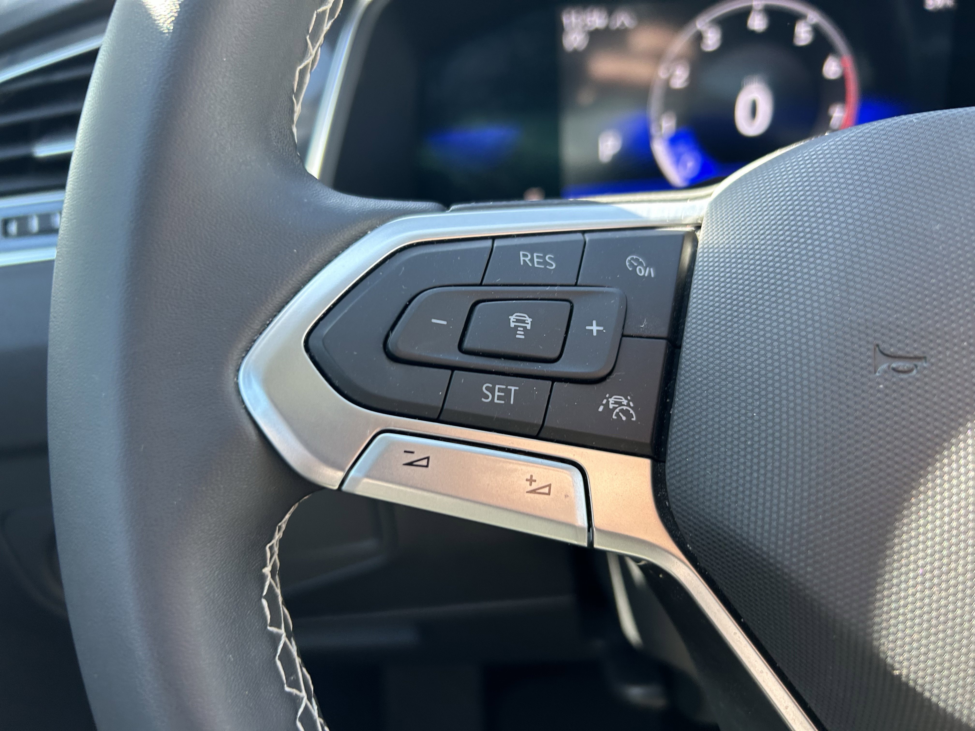 Used 2023 Volkswagen Tiguan SE image 19