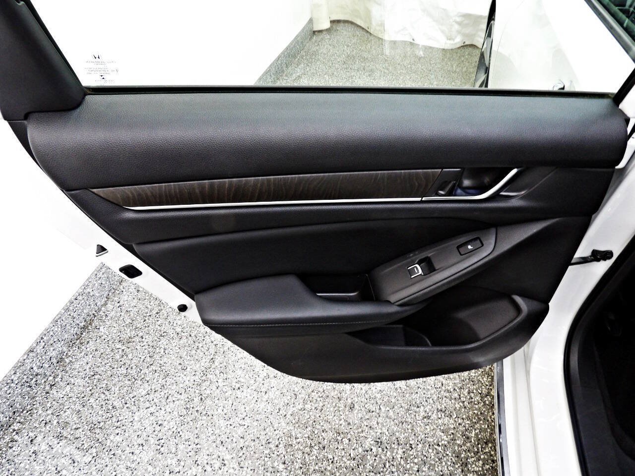 Used 2018 Honda Accord Touring image 9