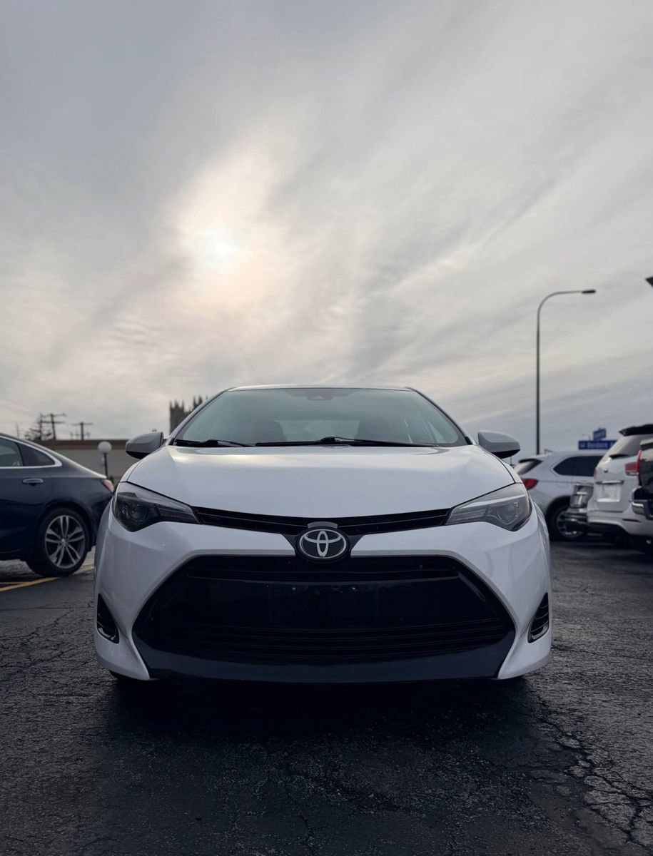 Used 2018 Toyota Corolla LE image 2