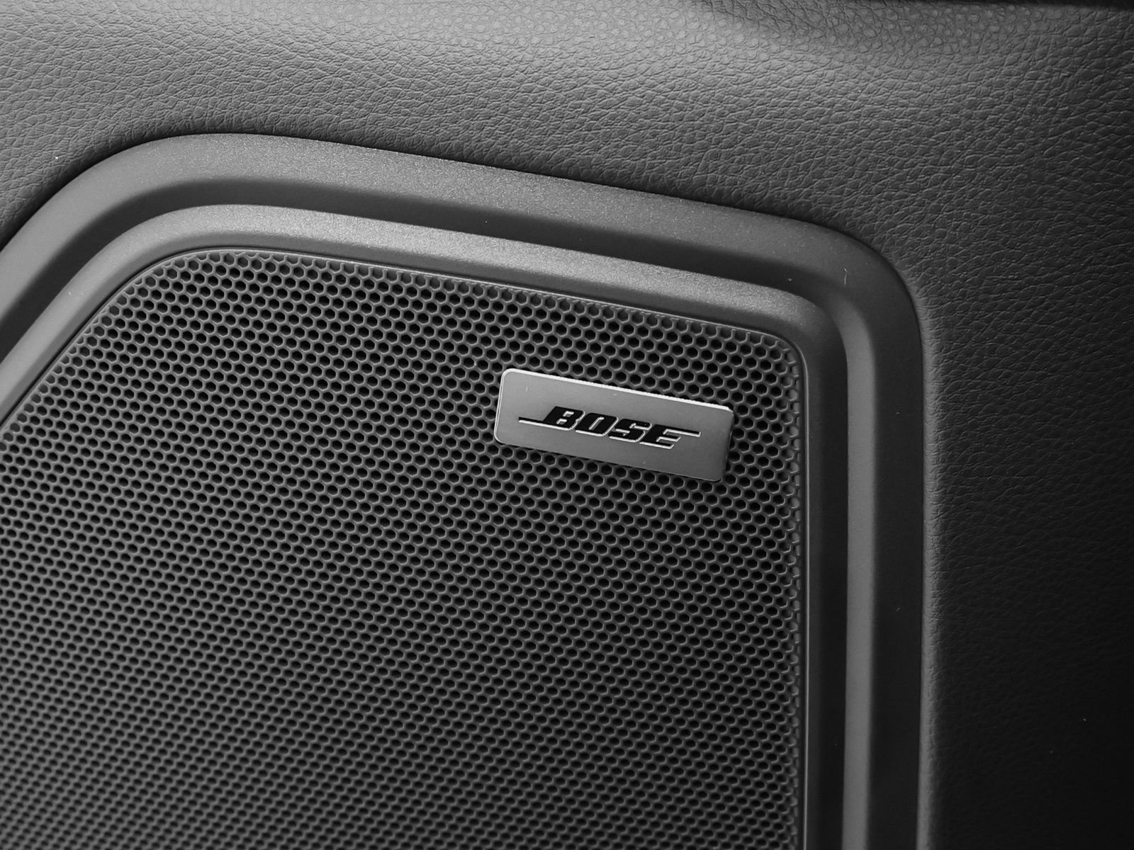 Certified 2026 Porsche Macan AWD/4WD image 36