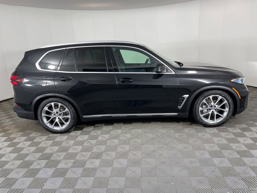 New 2026 BMW X5 xDrive50e image 2