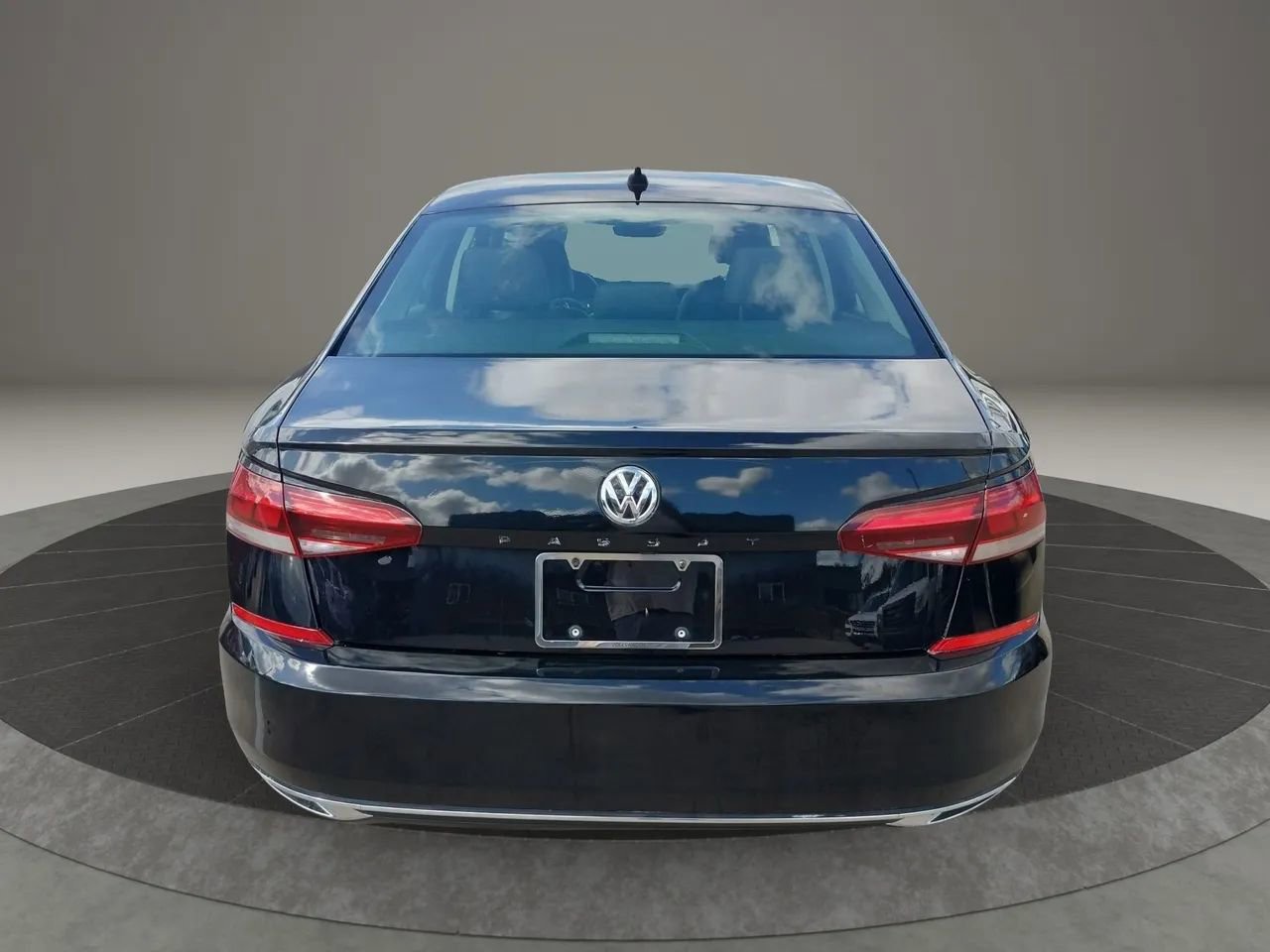 Used 2021 Volkswagen Passat 2.0T SE w/ Luggage Net & Mats Package image 6