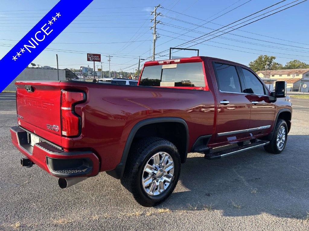Used 2025 Chevrolet Silverado 2500 High Country w/ High Country Premium Package AWD/4WD image 4