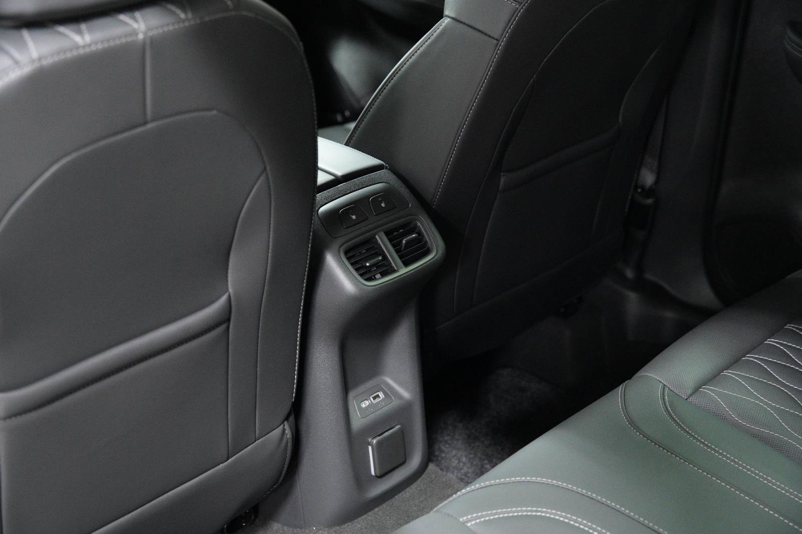 Used 2023 Buick Envision Avenir image 25