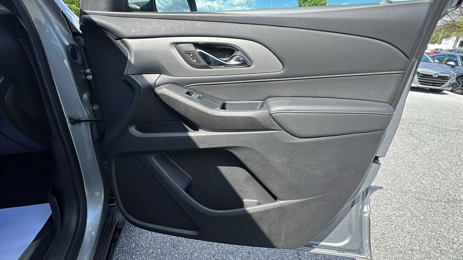 Used 2023 Chevrolet Traverse LT w/ LPO, Floor Liner Package AWD/4WD image 12