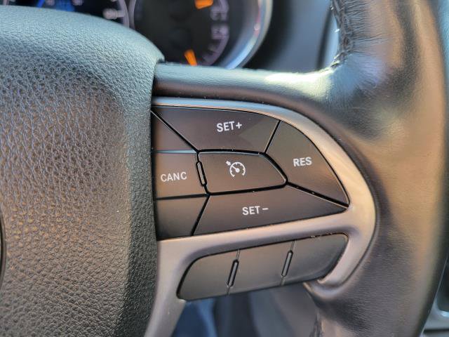 Used 2018 Jeep Grand Cherokee Laredo w/ Security & Convenience Group AWD/4WD image 25