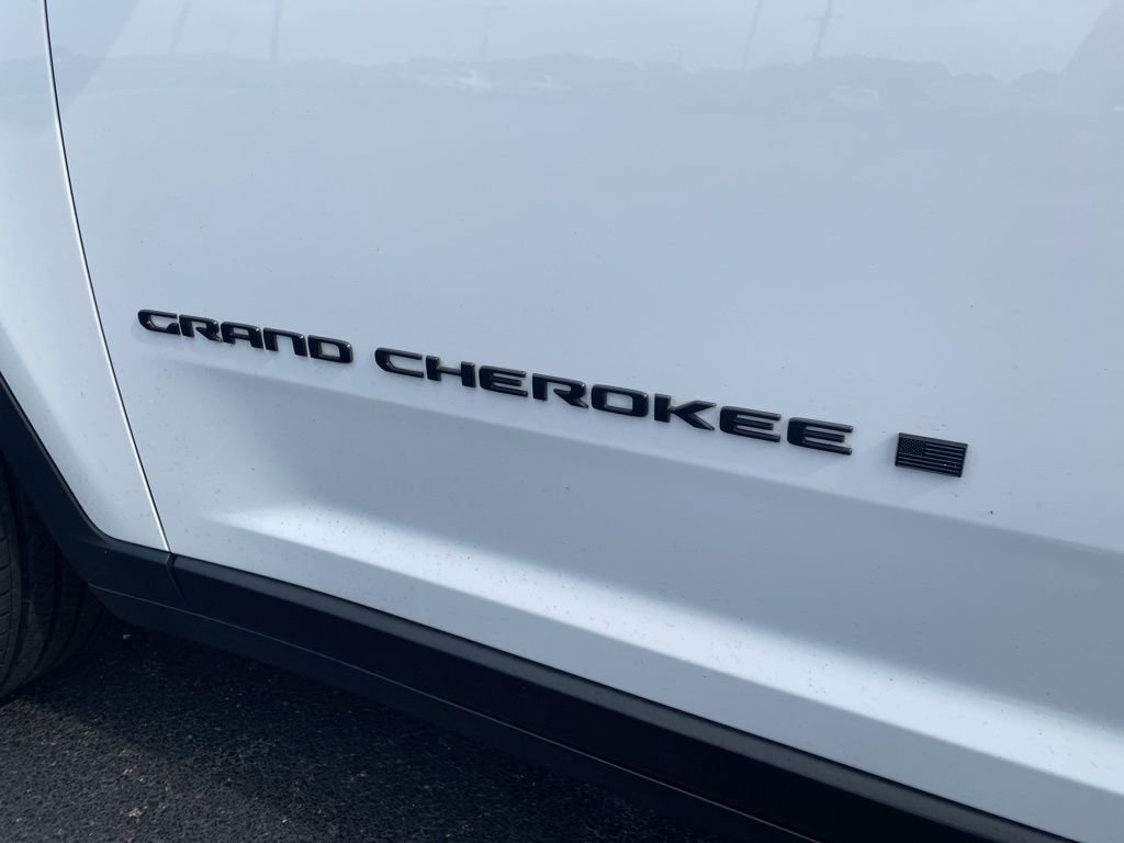 Used 2023 Jeep Grand Cherokee Altitude AWD/4WD image 43