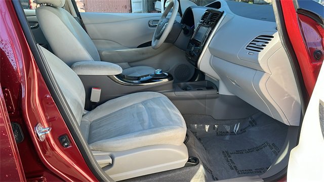 Used 2015 Nissan Leaf SV w/ LED & Quick Charge Package image 13