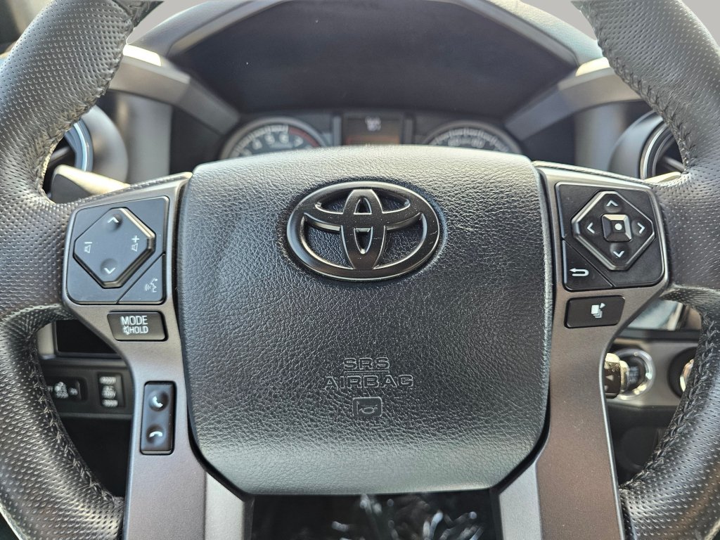 Used 2016 Toyota Tacoma TRD Off-Road AWD/4WD image 4