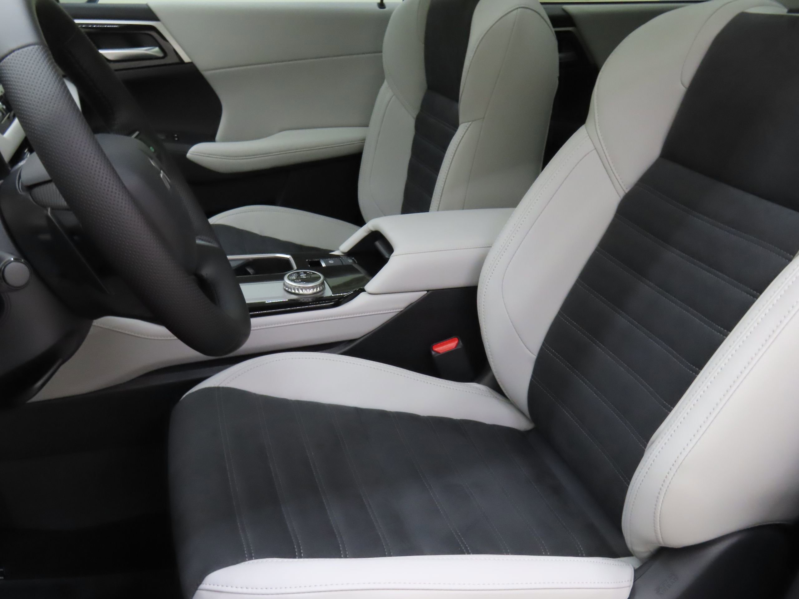 New 2025 Mitsubishi Outlander SE image 10