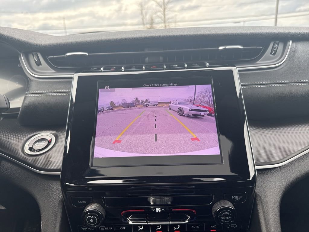 Used 2025 Jeep Grand Cherokee Laredo X image 22