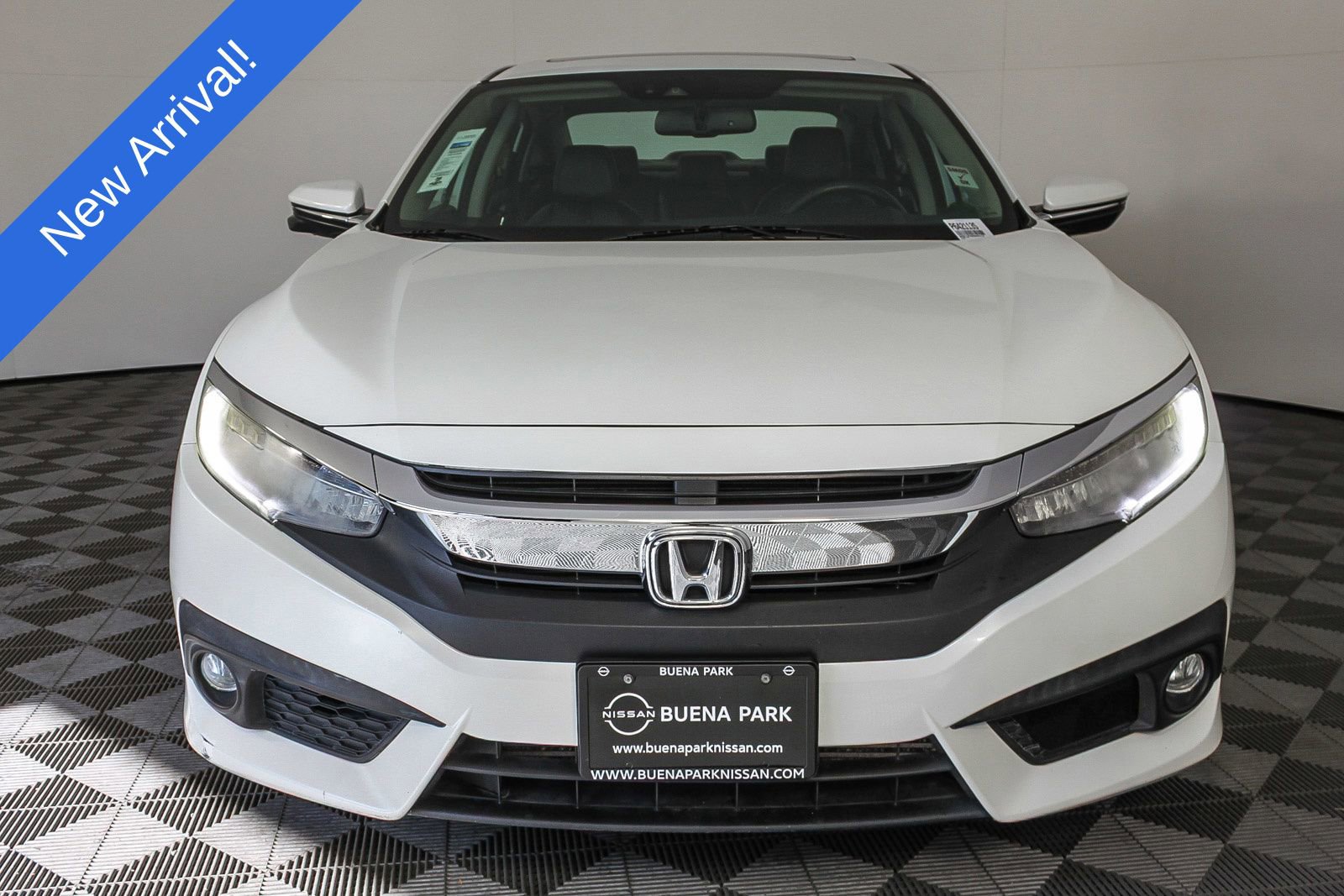 Used 2017 Honda Civic Touring image 2