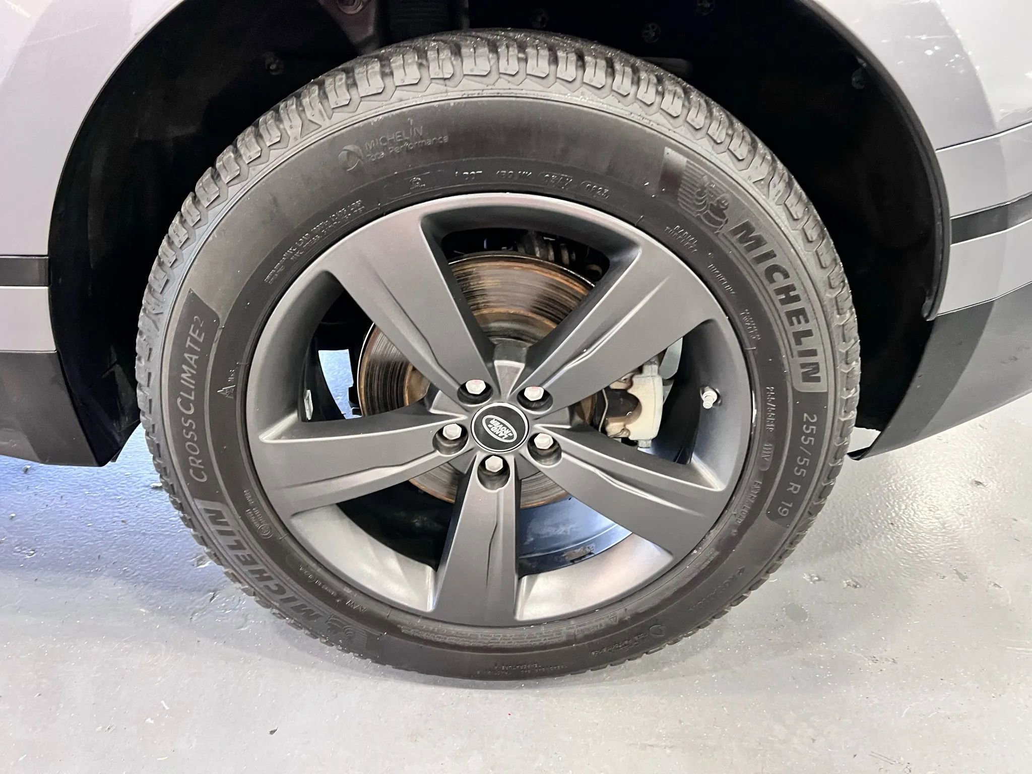 Used 2020 Land Rover Range Rover Velar R-Dynamic S image 36