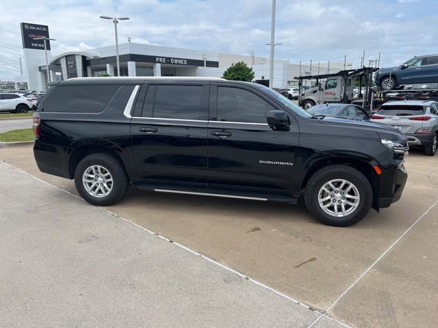 Used 2023 Chevrolet Suburban LT RWD image 3