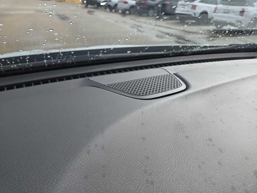 Used 2024 Chrysler Pacifica Touring-L FWD image 8