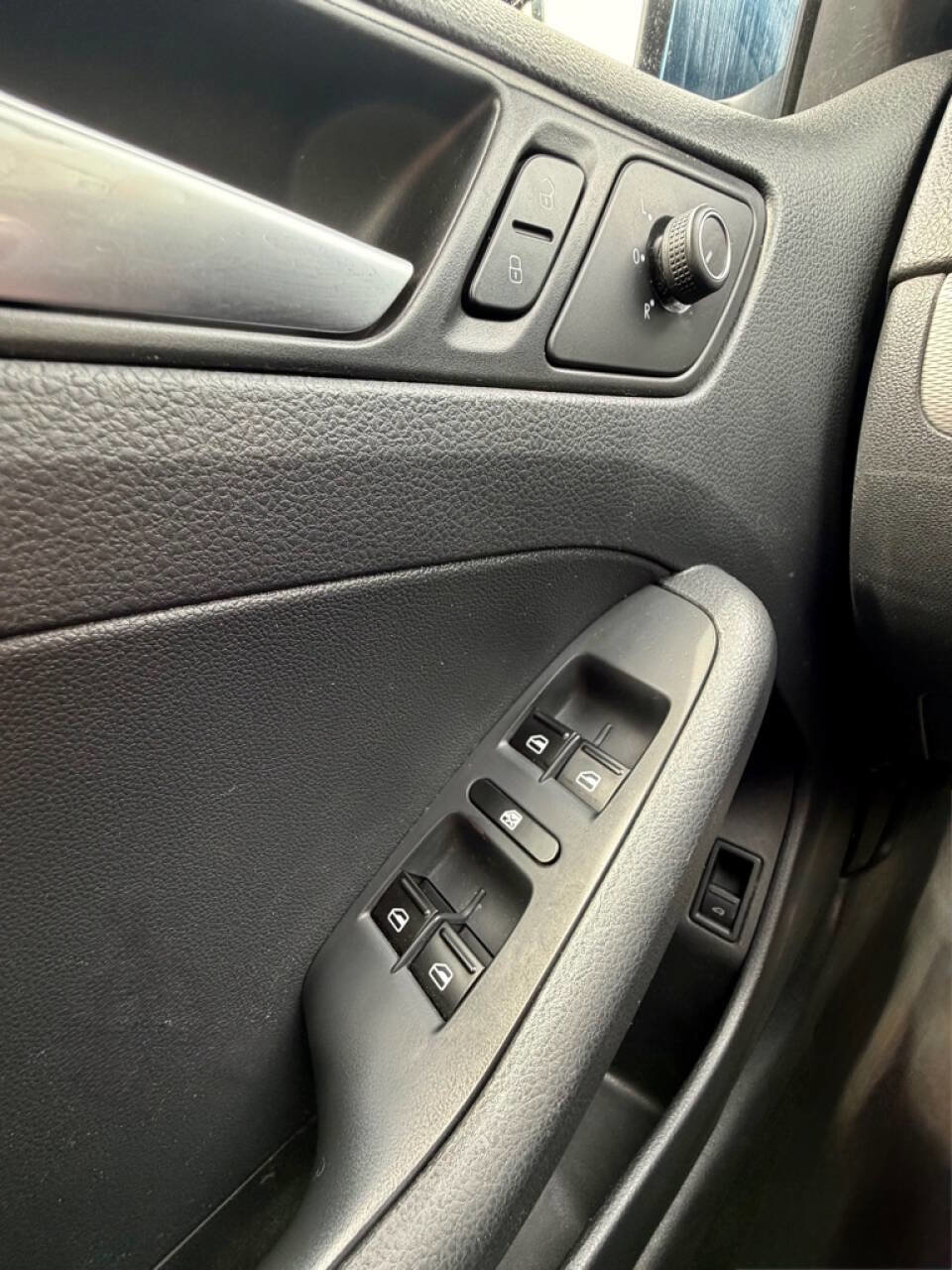 Used 2015 Volkswagen Jetta SE FWD image 9