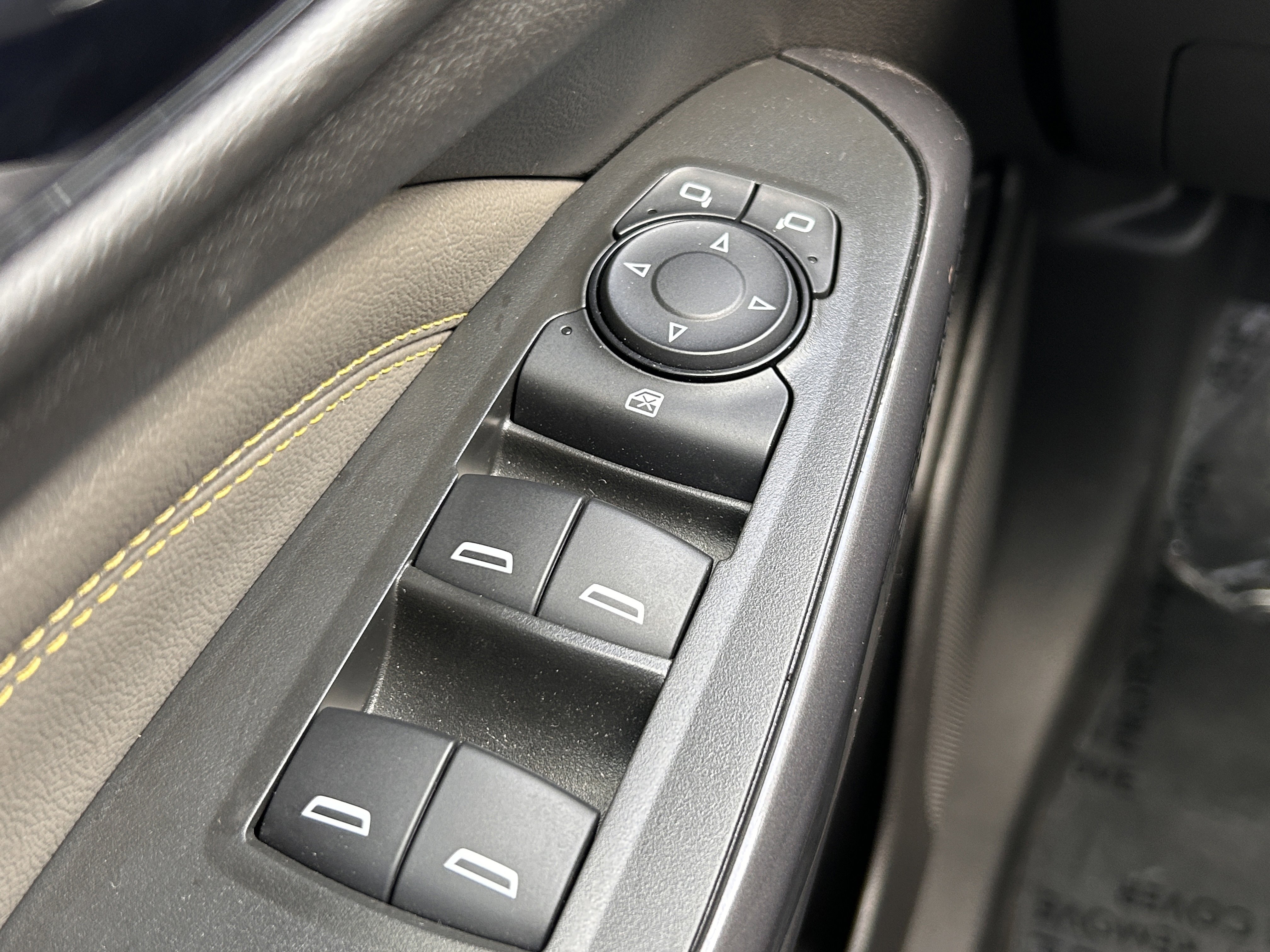 Used 2025 Chevrolet Trax ACTIV w/ Sunroof Package image 18