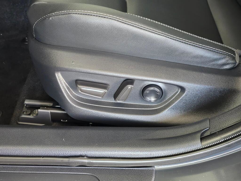 Used 2025 Toyota Camry SE image 23