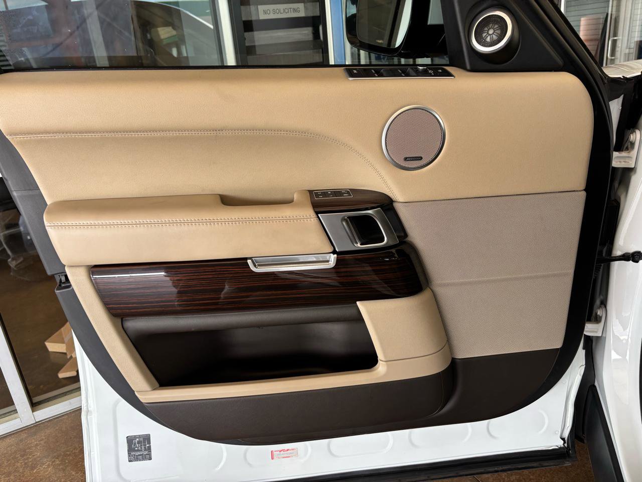 Used 2017 Land Rover Range Rover HSE image 27