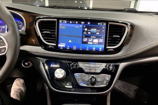 Used 2022 Chrysler Pacifica Pinnacle AWD/4WD image 19