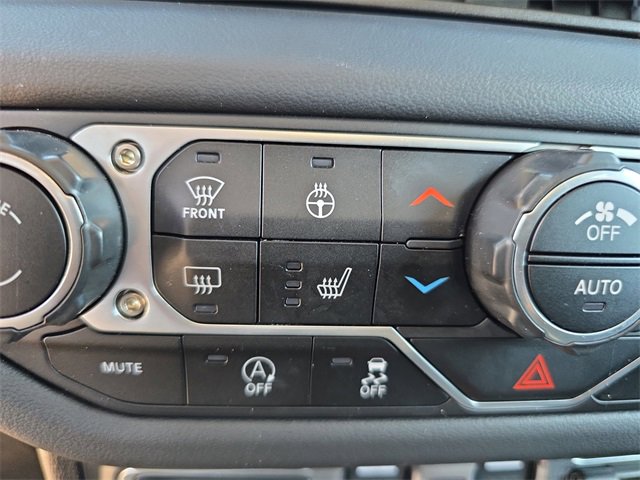 Used 2025 Jeep Wrangler Sahara image 19