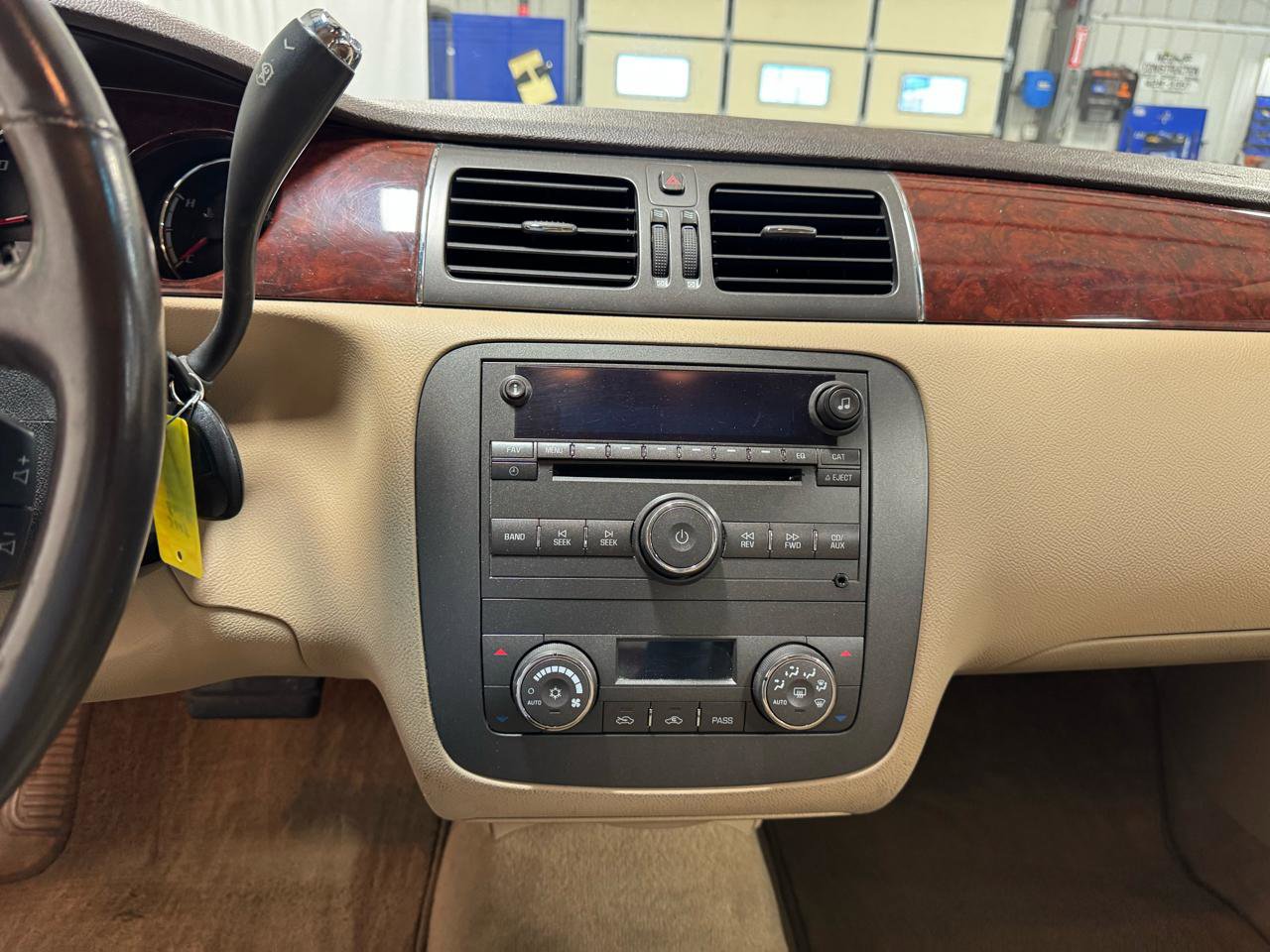 Used 2009 Buick Lucerne CXL FWD image 17