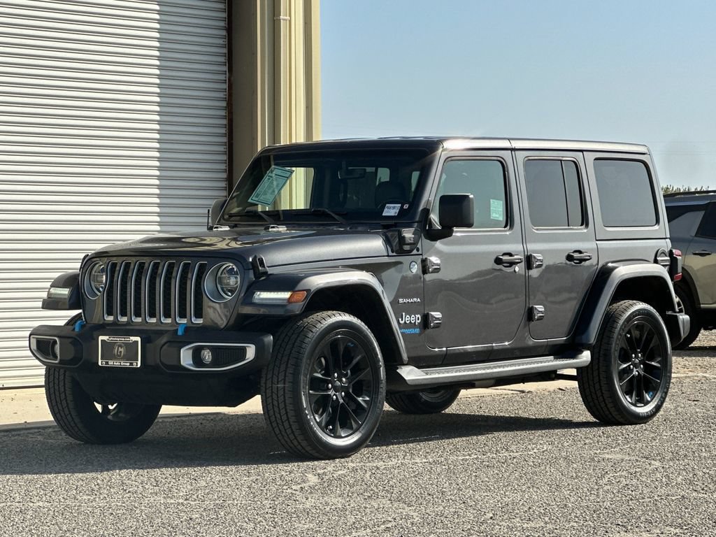 Used 2022 Jeep Wrangler Unlimited Sahara w/ Cold Weather Group AWD/4WD image 8