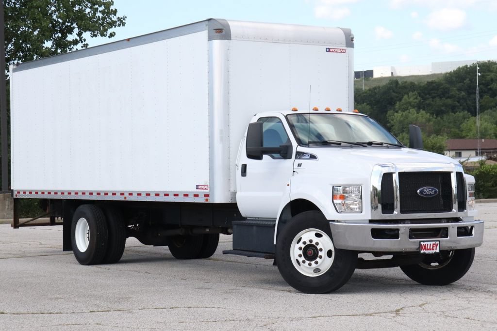 Used 2019 Ford F750 2WD Regular Cab Super Duty image 2