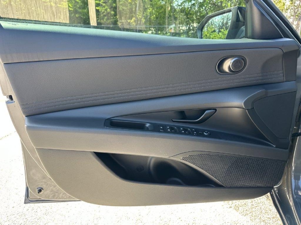 New 2026 Hyundai Elantra SEL Sport FWD image 18