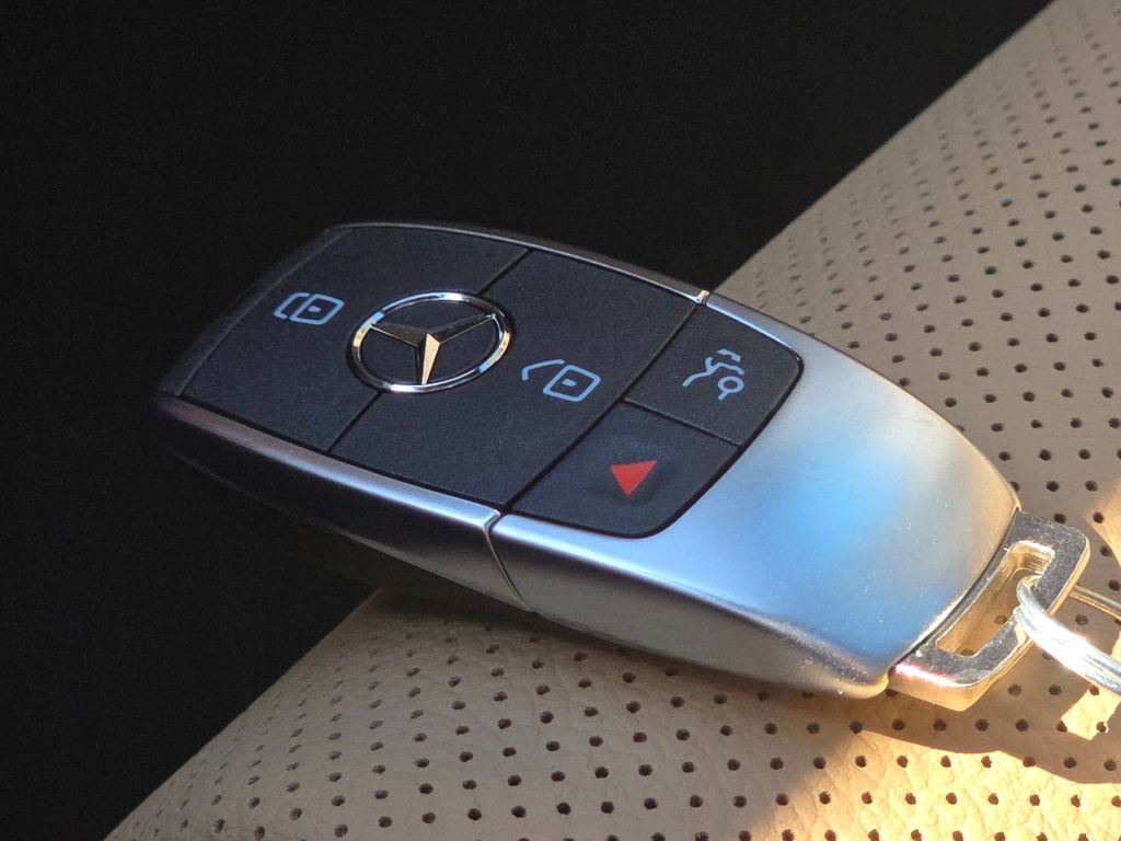 New 2026 Mercedes-Benz GLS 580 4MATIC image 40