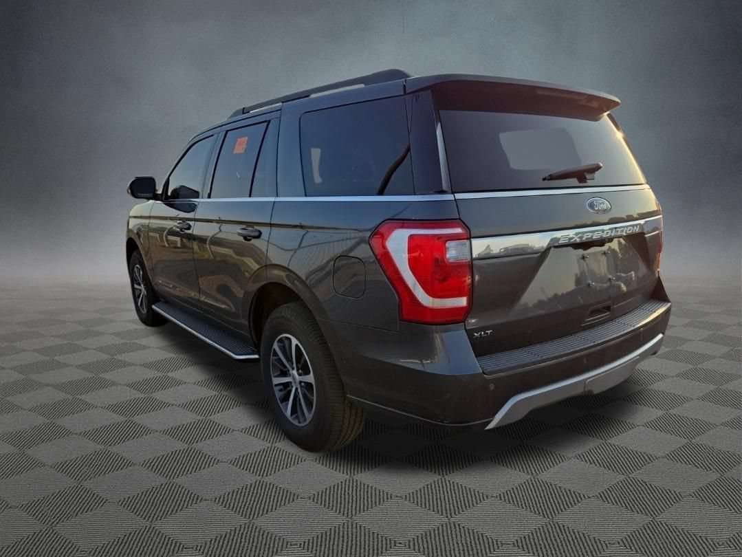 Used 2018 Ford Expedition XLT w/ Equipment Group 202A AWD/4WD image 2