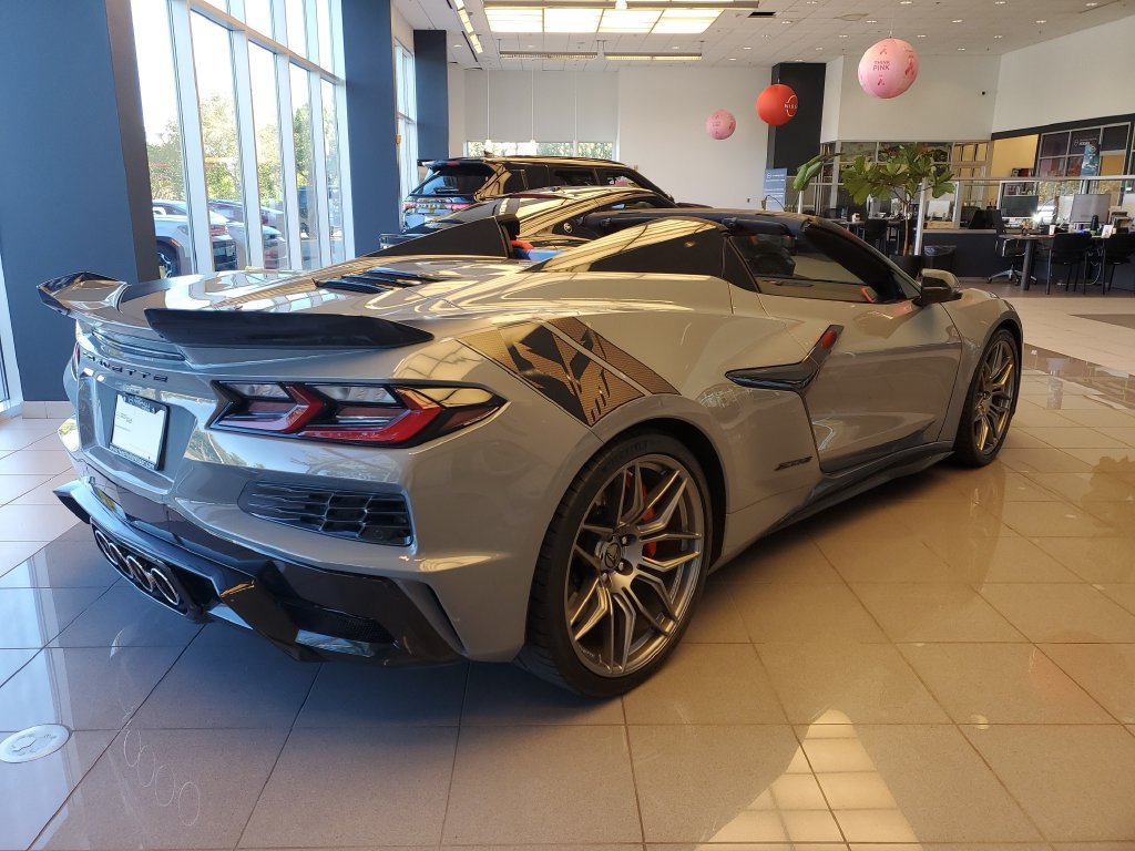Used 2024 Chevrolet Corvette Z06 RWD image 4