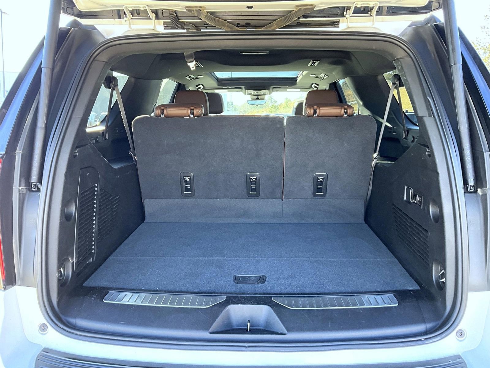 Used 2023 Chevrolet Suburban High Country image 9