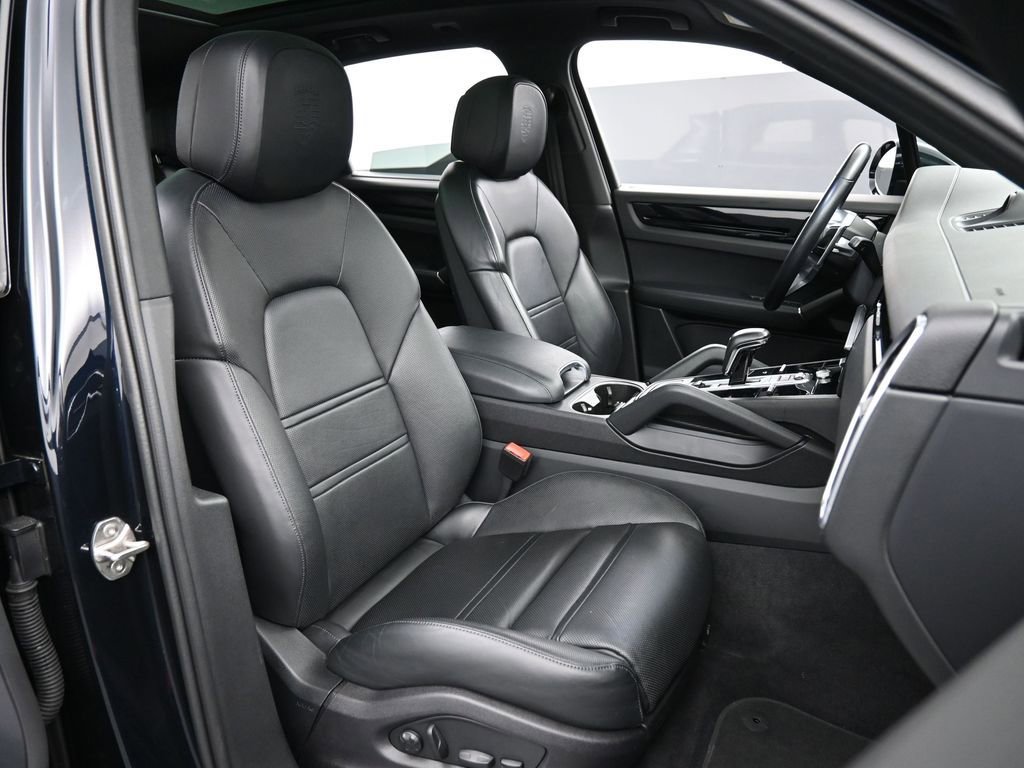 Certified 2022 Porsche Cayenne AWD/4WD image 31