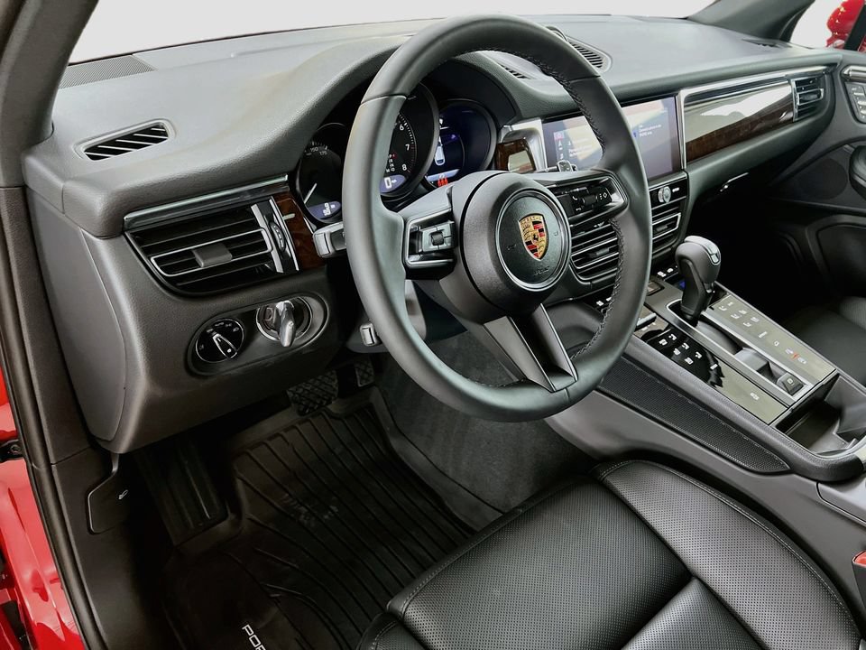New 2026 Porsche Macan AWD/4WD image 4