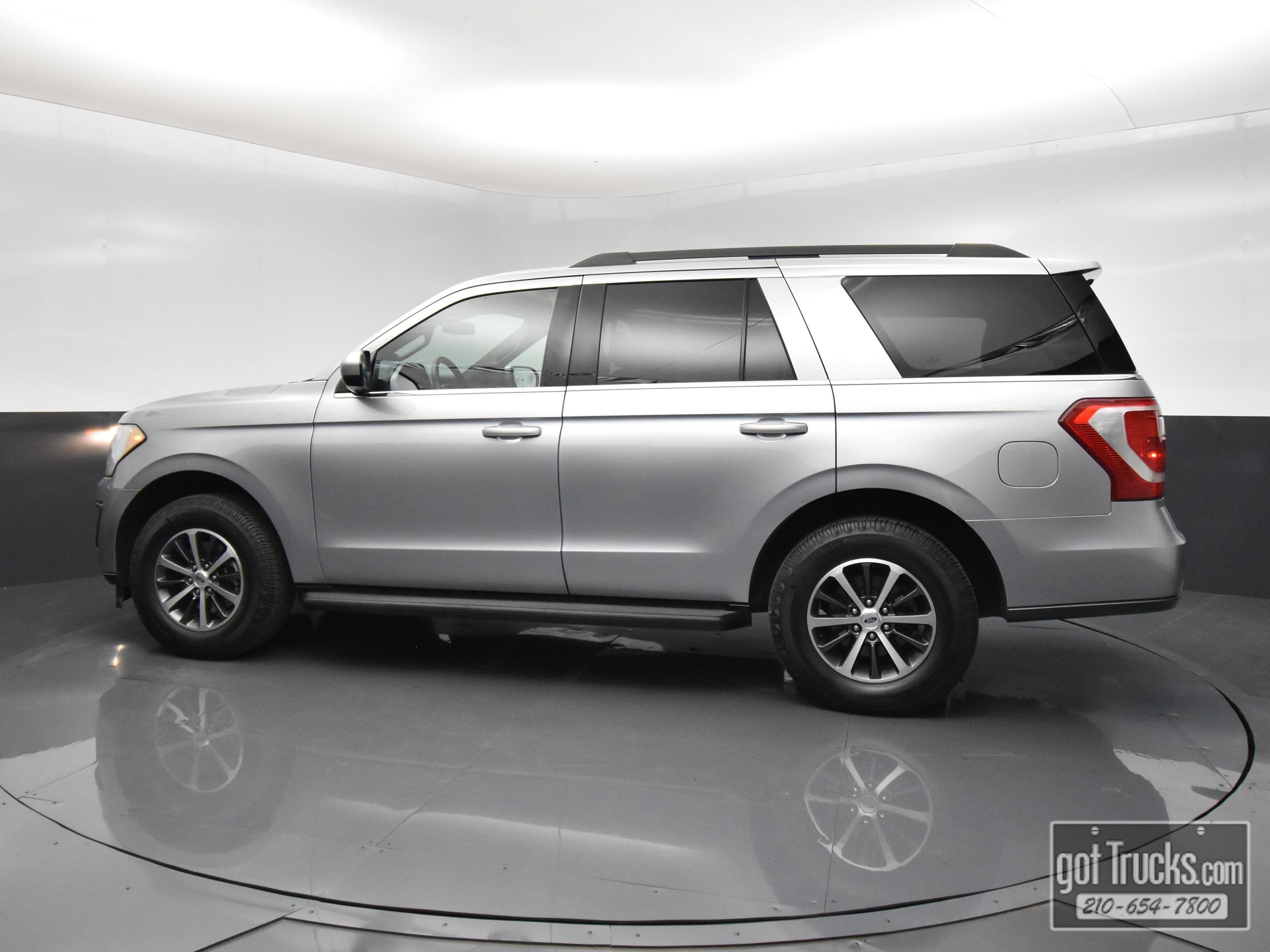 Used 2021 Ford Expedition XLT RWD image 3