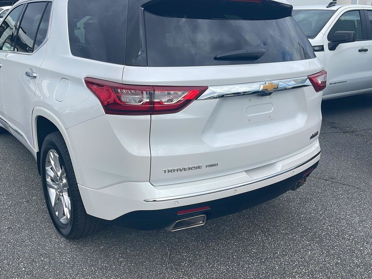 Used 2019 Chevrolet Traverse High Country w/ LPO, Floor Liner Package AWD/4WD image 3