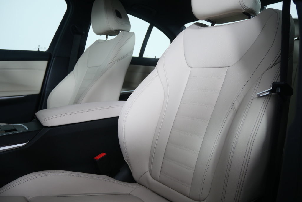 New 2026 BMW 330i Sedan w/ M Sport Package RWD image 10