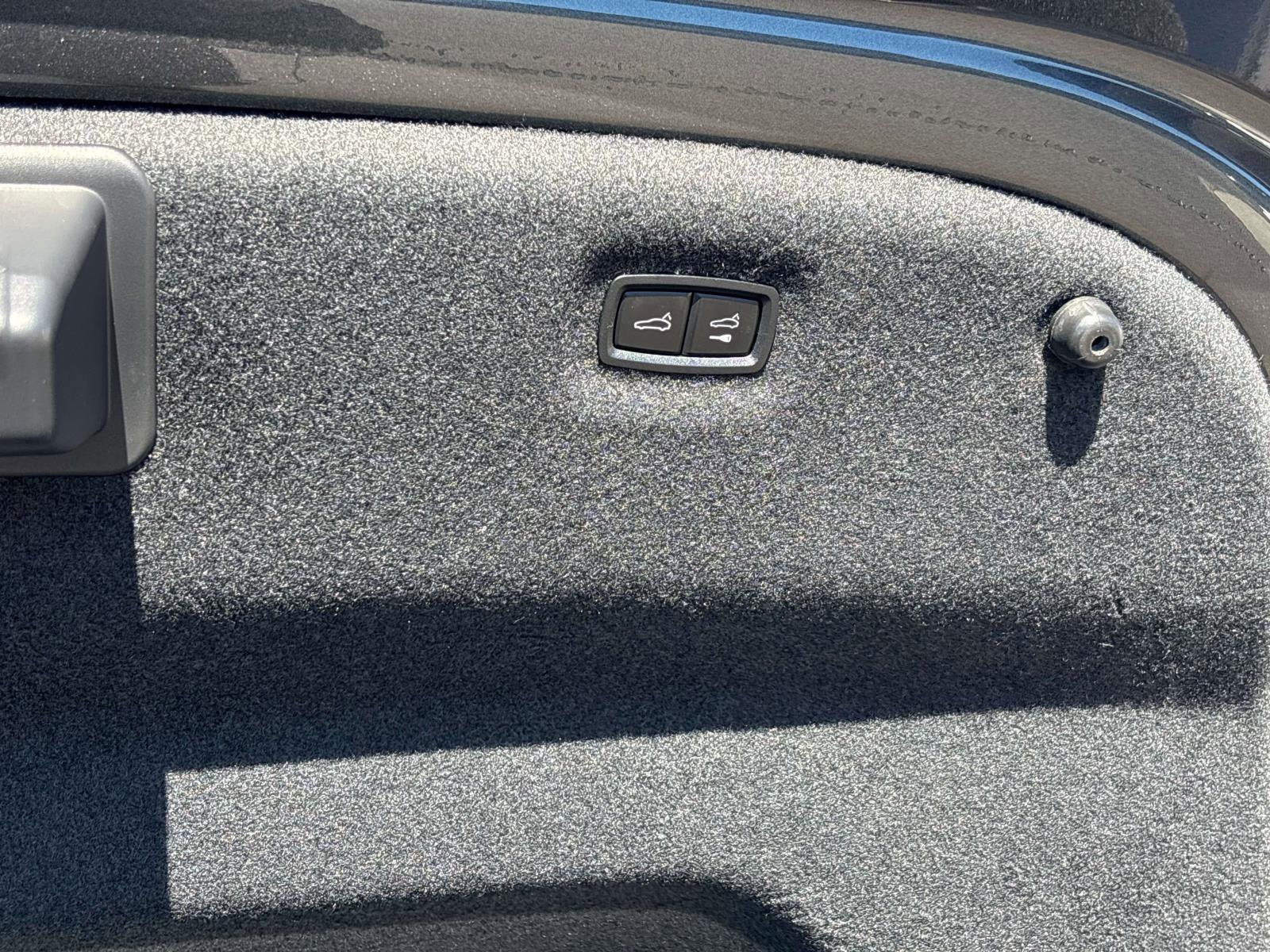 Used 2022 Audi e-tron GT Prestige image 12