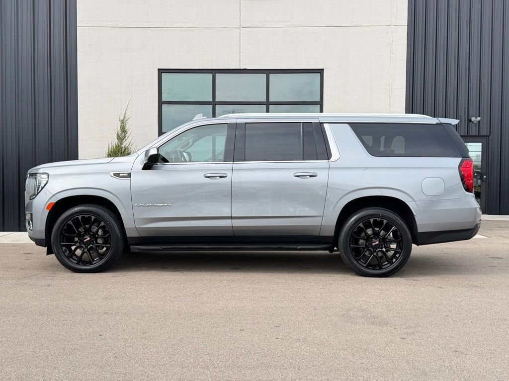 Used 2023 GMC Yukon XL SLE AWD/4WD image 2