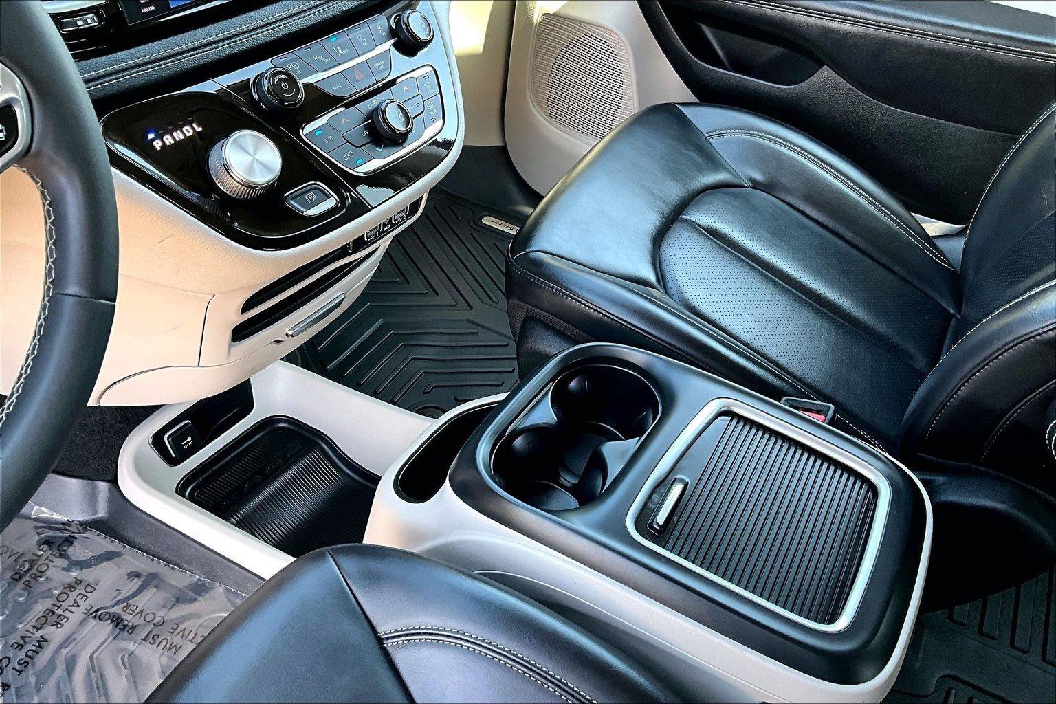 Used 2023 Chrysler Pacifica Touring-L AWD/4WD image 26