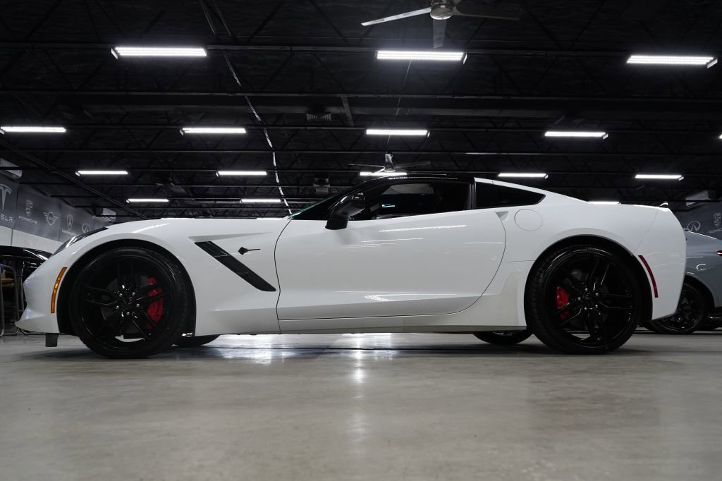 Used 2017 Chevrolet Corvette Stingray Coupe RWD image 2