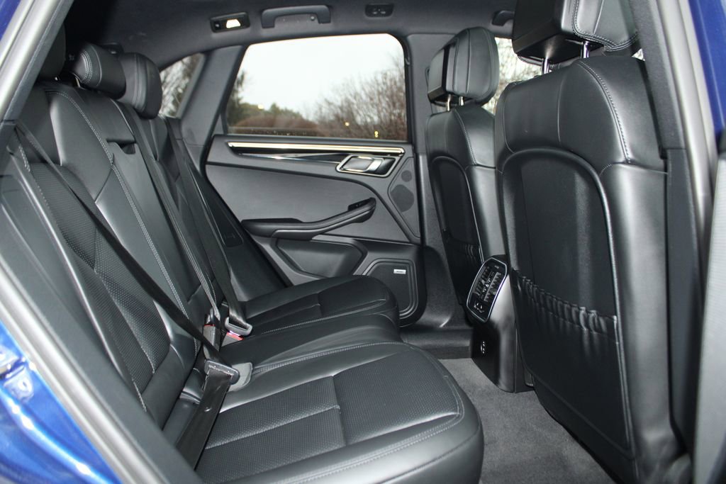Used 2022 Porsche Macan image 11