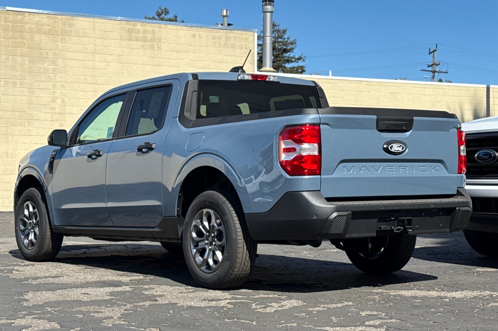 New 2026 Ford Maverick XLT w/ XLT Luxury Package FWD image 6