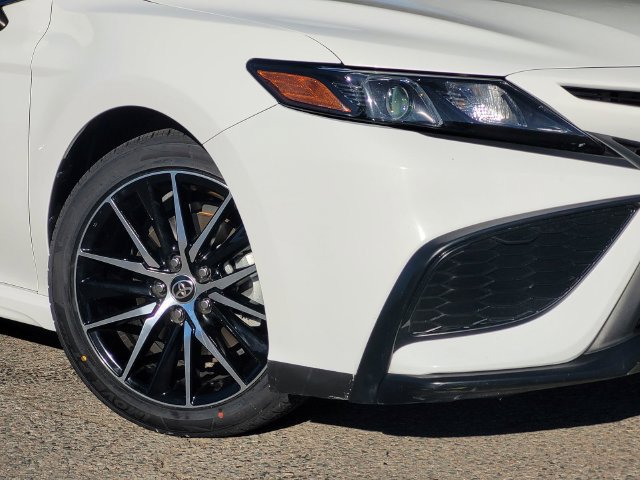 Used 2022 Toyota Camry SE FWD image 9
